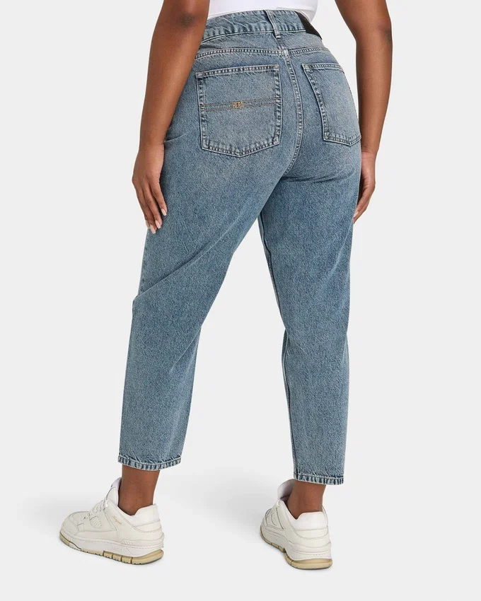 Womens mom jean – mid wash Womens mom jean – mid wash