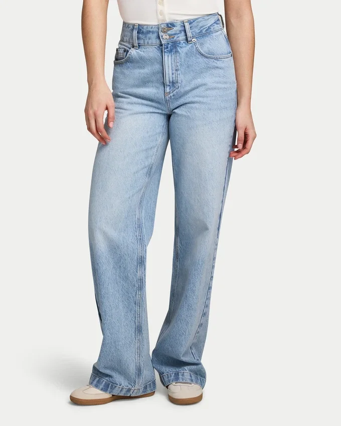 Womens straight leg jean Womens straight leg jean